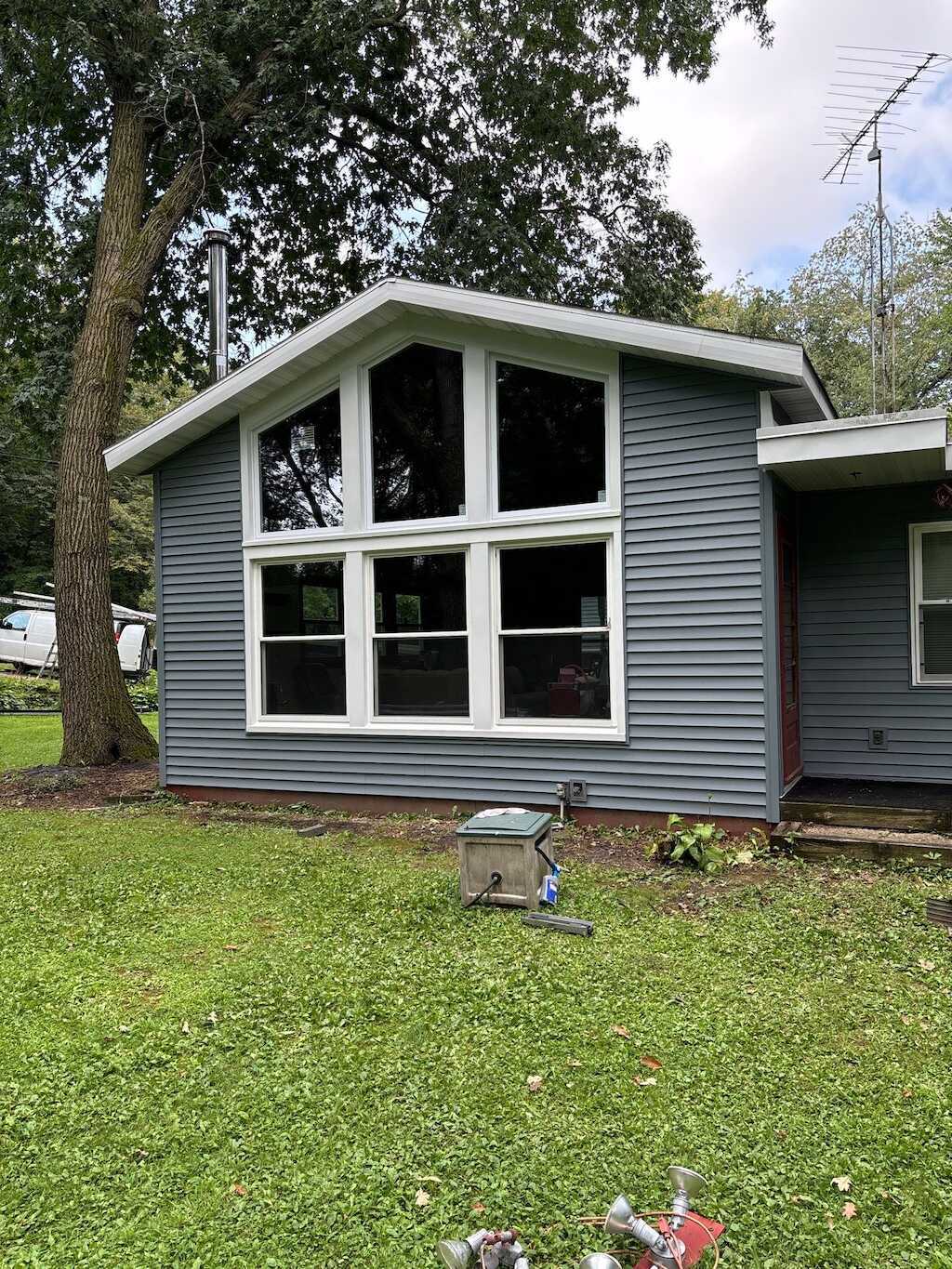 Marshall, WI vinyl siding and gutter replacement