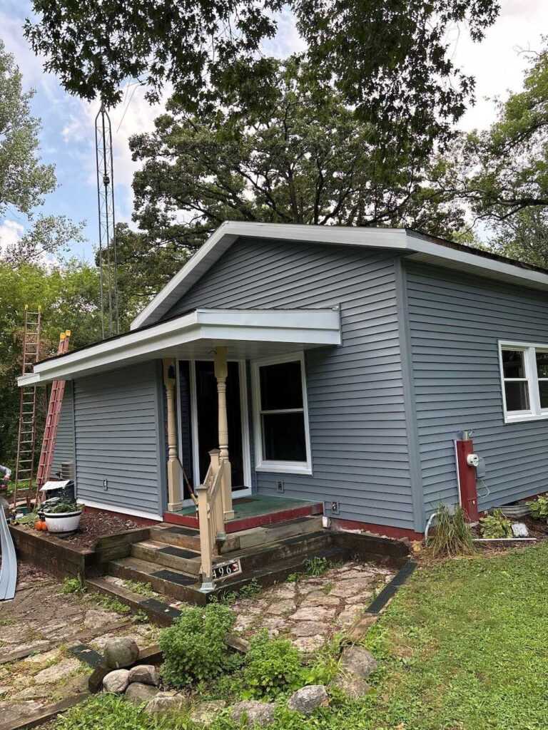 Marshall, WI vinyl siding and gutter replacement