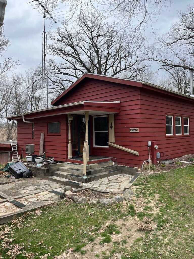 Marshall, WI vinyl siding and gutter replacement