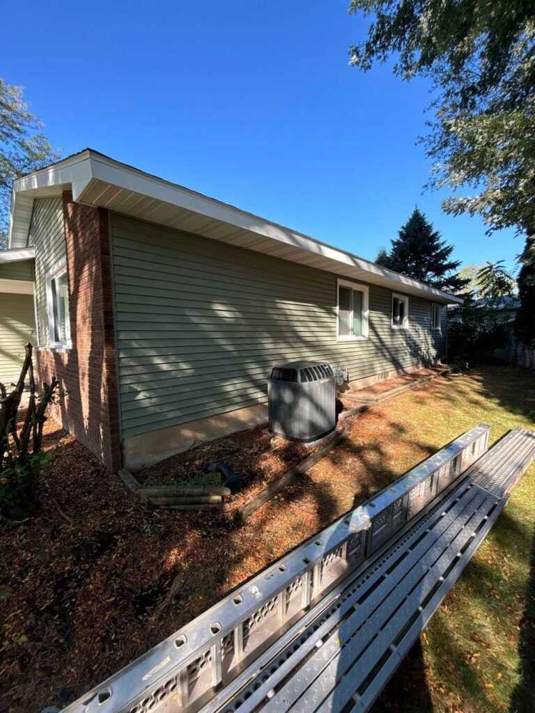 Vinyl Siding and roof repair in Waunakee, WI