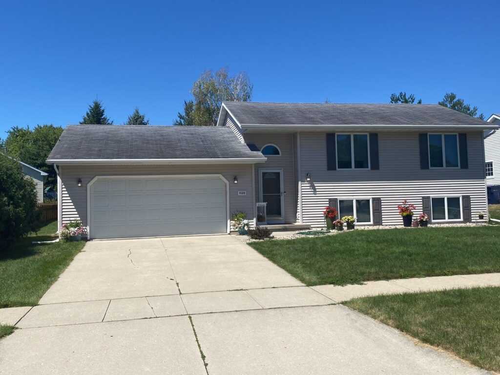 Shingle roof replacement in Janesville, WI	